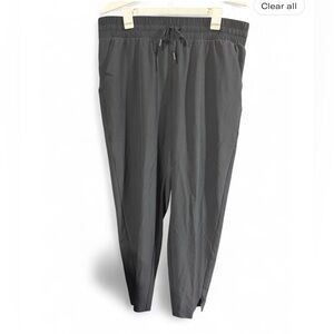 Size Large All in Motion Women’s Woven Taper Pant